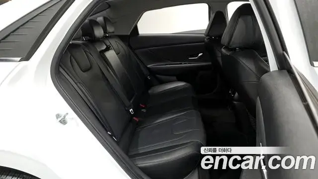 Hyundai The New Avante Hybrid 2020 — Photo 17/20