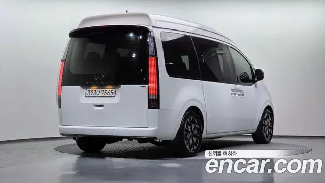 Hyundai Staria 2022 — Фото 2/20