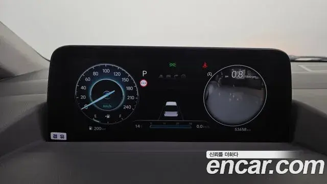 Hyundai Staria 2022 — Фото 8/20