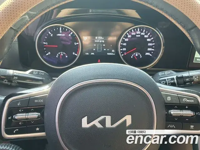 Kia Carnival 2022 — Photo 12/20