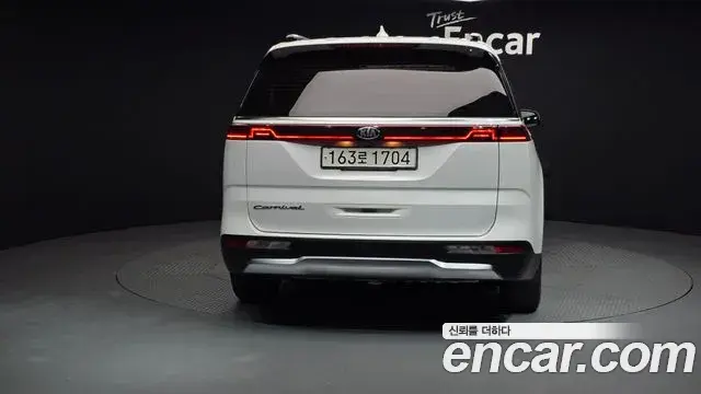 Kia Carnival 2021 — Şəkil 16/20