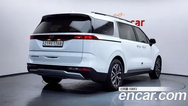 Kia Carnival 2020 — ფოტო 8/20