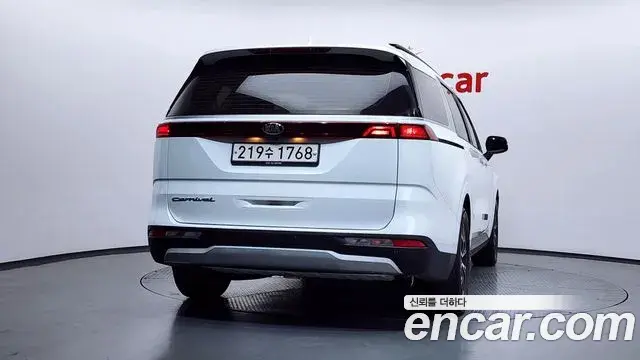 Kia Carnival 2020 — ფოტო 2/20