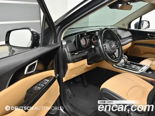 Kia Carnival 2021 — Photo 12/20
