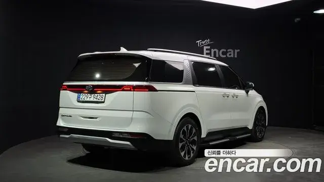 Kia Carnival 2020 — Photo 2/20
