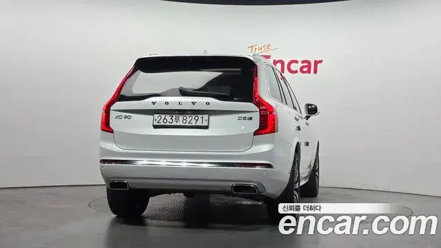 Volvo XC90 2020 — Photo 18/20