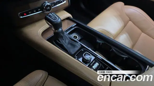 Volvo XC90 2020 — Photo 7/20