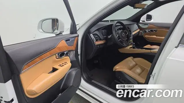 Volvo XC90 2020 — Photo 3/20
