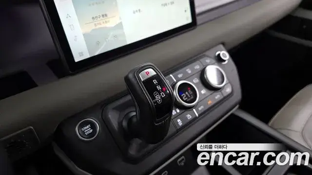 Land Rover Defender 2021 — Фото 9/20