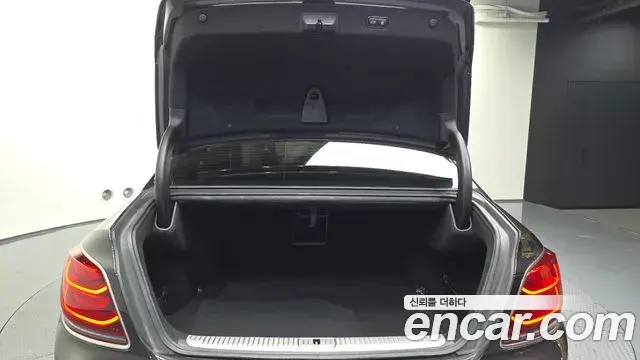Kia The K9 2021 — Photo 20/20