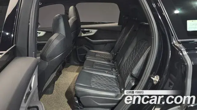 Audi Q7 2022 — ფოტო 13/20