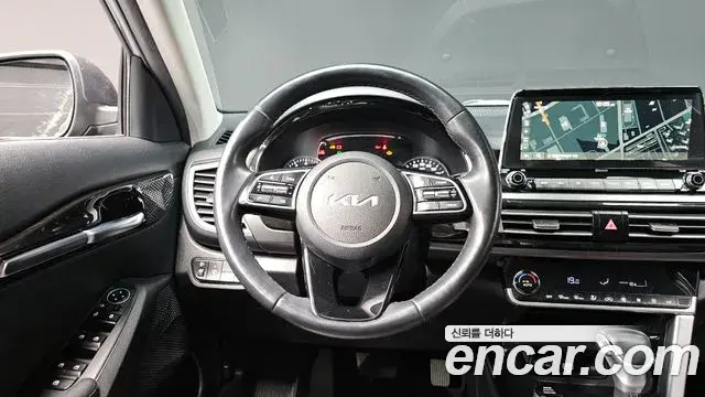 Kia Seltos 2022 — Şəkil 13/20