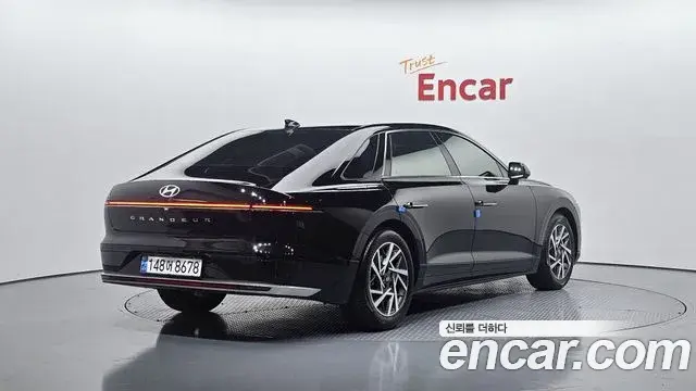 Hyundai Grandeur Hybrid 2023 — ფოტო 19/20