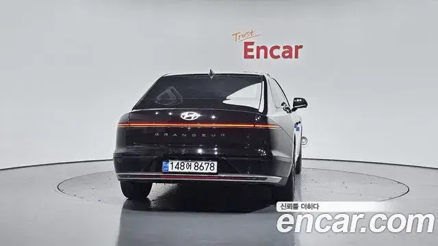 Hyundai Grandeur Hybrid 2023 — ფოტო 11/20