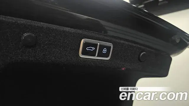 Hyundai Grandeur Hybrid 2023 — ფოტო 8/20