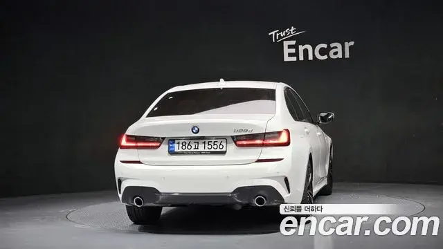 BMW 3 Series 2022 — ფოტო 28/30