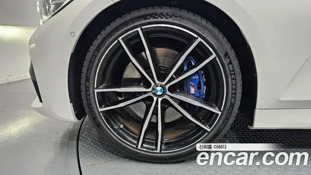 BMW 3 Series 2022 — ფოტო 8/30