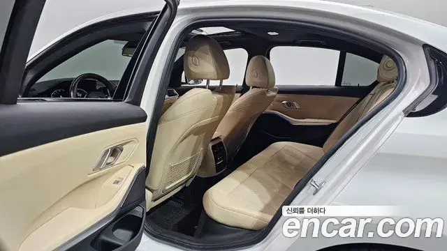 BMW 3 Series 2022 — ფოტო 30/30