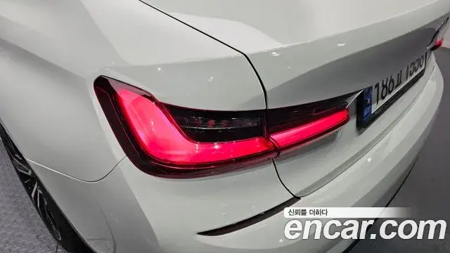 BMW 3 Series 2022 — ფოტო 16/30