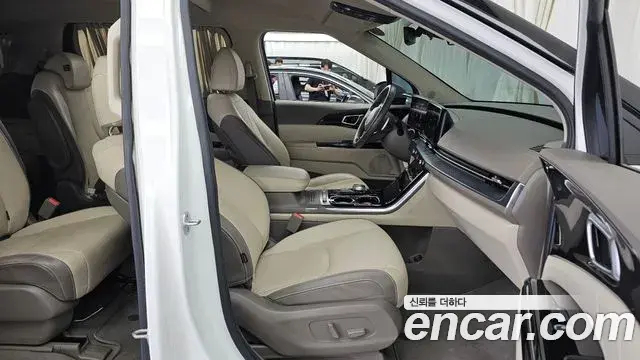Kia Carnival 2021 — Фото 11/20