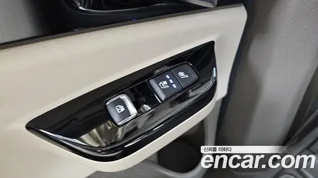 Kia Carnival 2021 — Фото 19/20