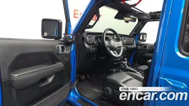 Jeep Wrangler 2022 — Фото 10/20