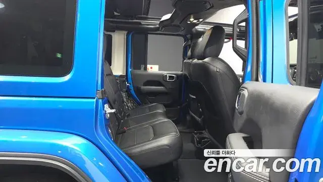 Jeep Wrangler 2022 — Фото 12/20