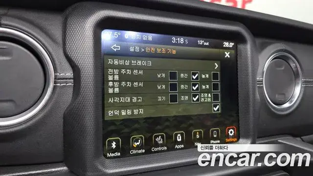 Jeep Wrangler 2022 — Фото 15/20