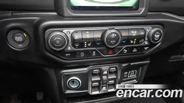 Jeep Wrangler 2022 — Фото 17/20