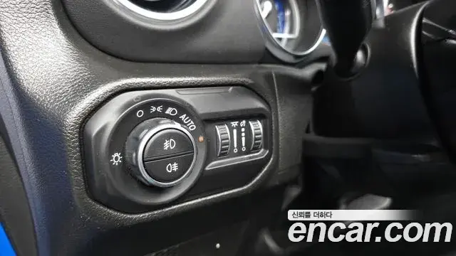 Jeep Wrangler 2022 — Фото 18/20