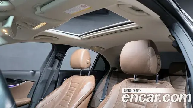 Mercedes-Benz E-Class 2018 — Фото 19/20