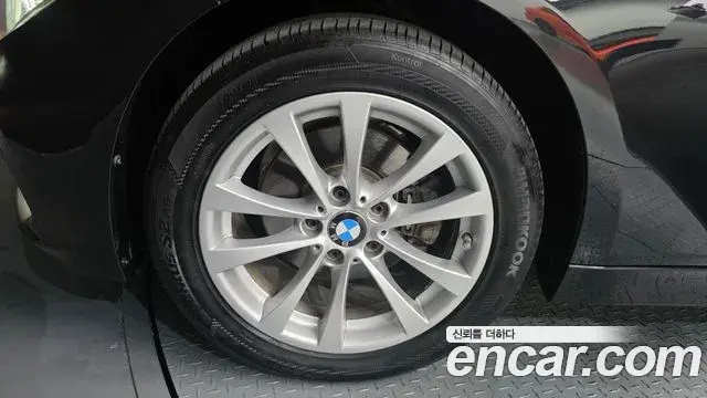 BMW 3 Series 2018 — ფოტო 9/20