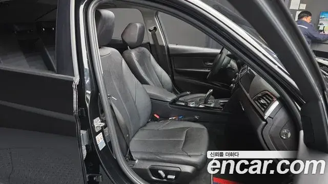 BMW 3 Series 2018 — ფოტო 20/20