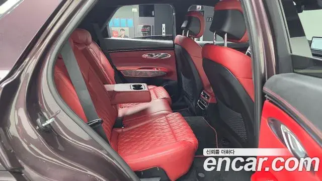 Genesis GV70 2021 — ფოტო 14/20