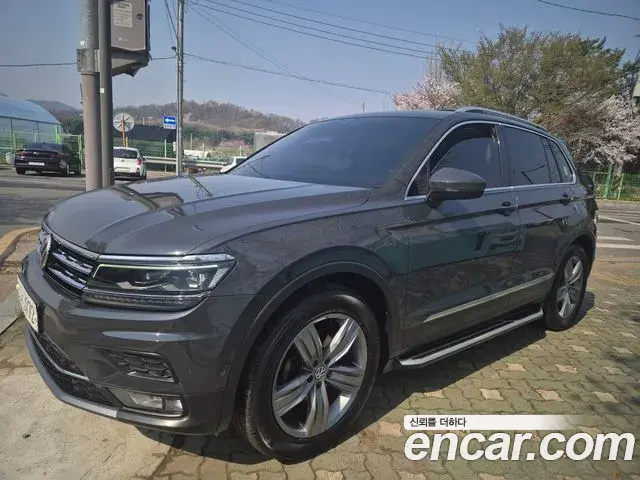Volkswagen Tiguan 2018 — Şəkil 18/19