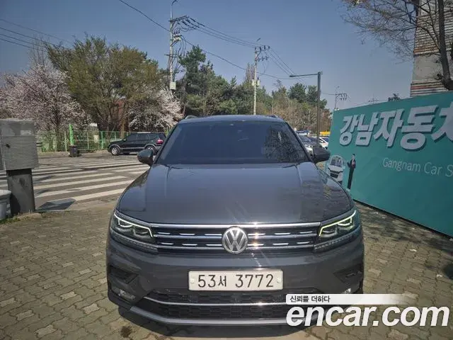 Volkswagen Tiguan 2018 — Şəkil 8/19