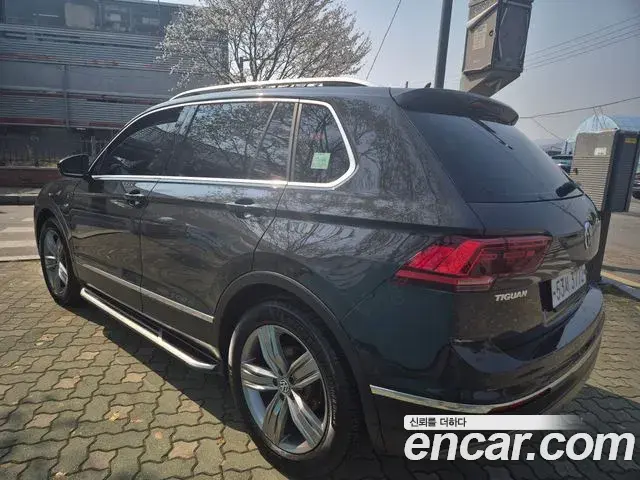 Volkswagen Tiguan 2018 — Şəkil 10/19
