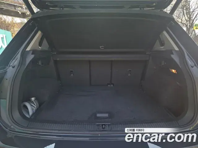 Volkswagen Tiguan 2018 — Şəkil 11/19