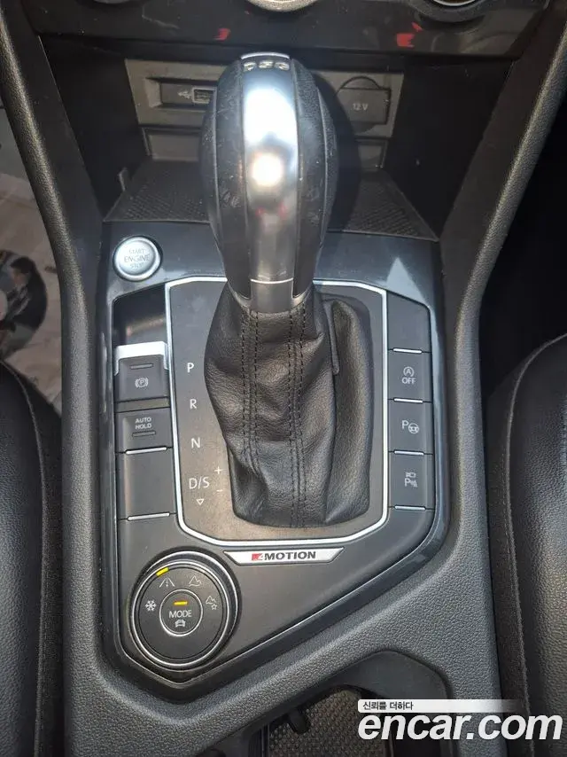 Volkswagen Tiguan 2018 — Şəkil 16/19