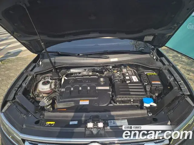 Volkswagen Tiguan 2018 — Şəkil 17/19