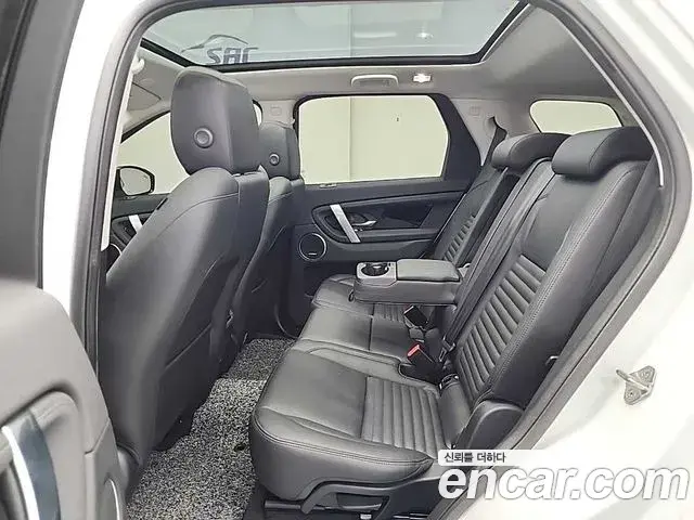 Land Rover Discovery Sport 2021 — Фото 11/20
