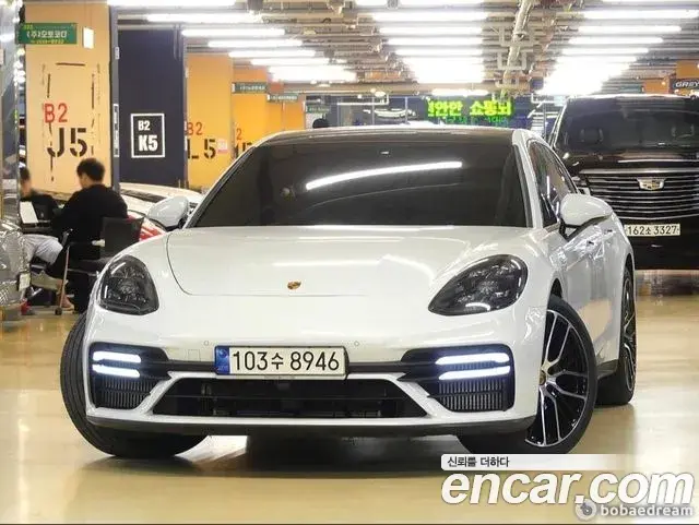 Porsche Panamera 2022 — Фото 1/20
