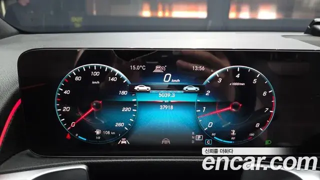 Mercedes-Benz GLB-Class 2022 — Фото 8/20