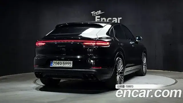 Porsche Cayenne 2022 — Photo 19/20