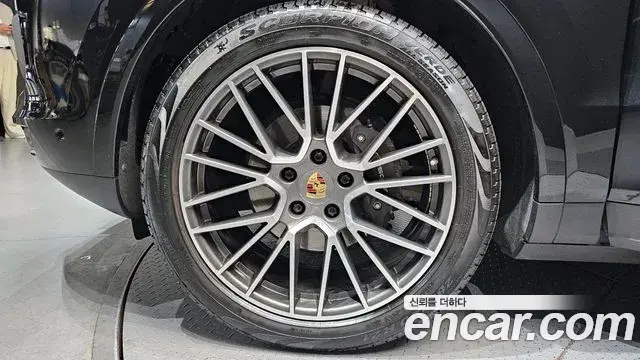 Porsche Cayenne 2022 — Photo 4/20