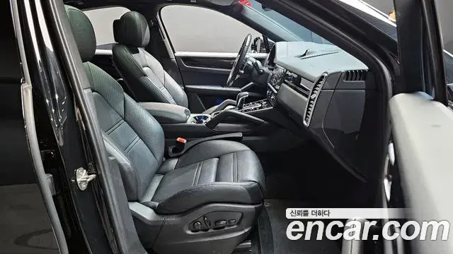 Porsche Cayenne 2022 — Photo 14/20