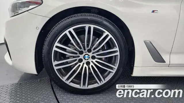 BMW 5 Series 2019 — Şəkil 16/20