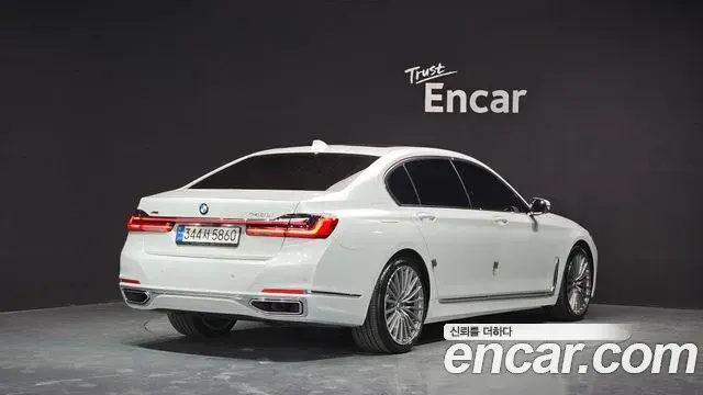 BMW 7 Series 2021 — ფოტო 8/21