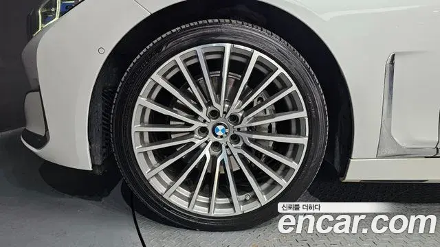 BMW 7 Series 2021 — ფოტო 9/21