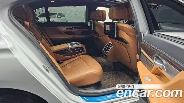 BMW 7 Series 2021 — ფოტო 13/21